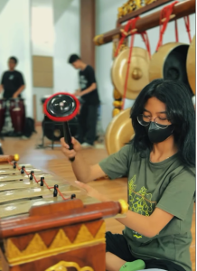 Menggenggam Harapan dalam Drama Musikal "Genggam Tanganku" 4 alat musik tradisional gamelan GENGGAM TANGANKU 2025 DRAMA MUSIKAL TK SD SMP SMA PK2T ACTS BINA IMAN SEKOLAH holistic TIRTAMARTA BPK PENABUR KRISTEN JAKARTA SELATAN DEPOK PONDOK INDAH CINERE PENERIMAAN SISWA BARU PESERTA DIDIK 2025 2026 PSB PPDB PENDAFTARAN PENDIDIKAN KARAKTER teknologi bukan batasan