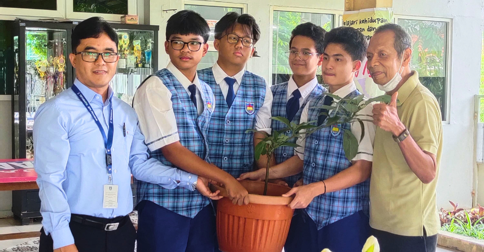 Siswa SMP TIRTAMARTA Penabur Cinere Tunjukkan Kepedulian Lingkungan Lewat Program Environment Awareness TK SD SMP SMA PK2T ACTS BINA IMAN SEKOLAH holistic TIRTAMARTA BPK PENABUR KRISTEN JAKARTA SELATAN DEPOK PONDOK INDAH CINERE PENERIMAAN SISWA BARU PESERTA DIDIK 2025 2026 PSB PPDB PENDAFTARAN PENDIDIKAN KARAKTER teknologi bukan batasan CHARACTER IS WHAT YOU ARE IN THE DARK