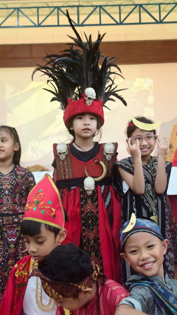 Toddler TK SD SMP SMA PK2T ACTS BINA IMAN SEKOLAH holistic TIRTAMARTA BPK PENABUR KRISTEN JAKARTA SELATAN DEPOK PONDOK INDAH CINERE PENERIMAAN SISWA BARU PESERTA DIDIK 2025 2026 PSB PPDB PENDAFTARAN PENDIDIKAN KARAKTER teknologi bukan batasan GROW BEYOND GREATNESS HOODIE GRATIS Cultural Day TIRTAMARTA PENABUR Harmoni Budaya, Iman, dan Persahabatan dari Ujung Timur Indonesia