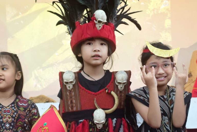 Toddler TK SD SMP SMA PK2T ACTS BINA IMAN SEKOLAH holistic TIRTAMARTA BPK PENABUR KRISTEN JAKARTA SELATAN DEPOK PONDOK INDAH CINERE PENERIMAAN SISWA BARU PESERTA DIDIK 2025 2026 PSB PPDB PENDAFTARAN PENDIDIKAN KARAKTER teknologi bukan batasan GROW BEYOND GREATNESS HOODIE GRATIS Cultural Day TIRTAMARTA PENABUR Harmoni Budaya, Iman, dan Persahabatan dari Ujung Timur Indonesia