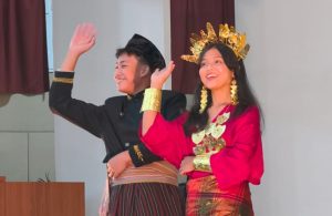 Toddler TK SD SMP SMA PK2T ACTS BINA IMAN SEKOLAH holistic TIRTAMARTA BPK PENABUR KRISTEN JAKARTA SELATAN DEPOK PONDOK INDAH CINERE PENERIMAAN SISWA BARU PESERTA DIDIK 2025 2026 PSB PPDB PENDAFTARAN PENDIDIKAN KARAKTER teknologi bukan batasan GROW BEYOND GREATNESS HOODIE GRATIS Cultural Day TIRTAMARTA PENABUR Harmoni Budaya, Iman, dan Persahabatan dari Ujung Timur Indonesia