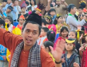 Toddler TK SD SMP SMA PK2T ACTS BINA IMAN SEKOLAH holistic TIRTAMARTA BPK PENABUR KRISTEN JAKARTA SELATAN DEPOK PONDOK INDAH CINERE PENERIMAAN SISWA BARU PESERTA DIDIK 2025 2026 PSB PPDB PENDAFTARAN PENDIDIKAN KARAKTER teknologi bukan batasan GROW BEYOND GREATNESS HOODIE GRATIS Cultural Day TIRTAMARTA PENABUR Harmoni Budaya, Iman, dan Persahabatan dari Ujung Timur Indonesia