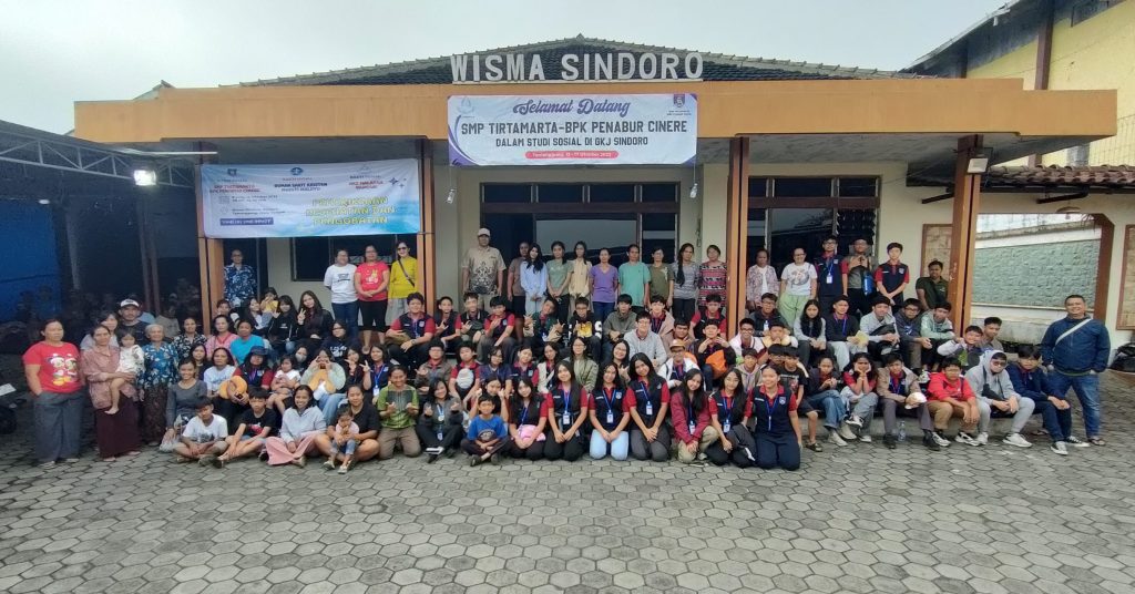 Toddler TK SD SMP SMA PK2T ACTS BINA IMAN SEKOLAH holistic TIRTAMARTA BPK PENABUR KRISTEN JAKARTA SELATAN DEPOK PONDOK INDAH CINERE PENERIMAAN SISWA BARU PESERTA DIDIK 2025 2026 PSB PPDB PENDAFTARAN PENDIDIKAN KARAKTER teknologi bukan batasan GROW BEYOND GREATNESS HOODIE GRATIS Siswa SMP TIRTAMARTA–BPK PENABUR Cinere belajar kasih dan kepedulian sosial di Temanggung, Studi sosial 2025. Daftar PSB segera.