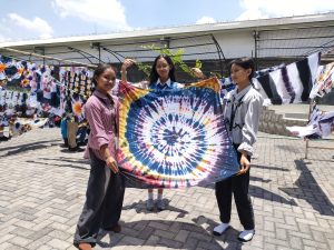 Toddler TK SD SMP SMA PK2T ACTS BINA IMAN SEKOLAH holistic TIRTAMARTA BPK PENABUR KRISTEN JAKARTA SELATAN DEPOK PONDOK INDAH CINERE PENERIMAAN SISWA BARU PESERTA DIDIK 2025 2026 PSB PPDB PENDAFTARAN PENDIDIKAN KARAKTER teknologi bukan batasan GROW BEYOND GREATNESS HOODIE GRATIS Siswa SMP TIRTAMARTA–BPK PENABUR Cinere belajar kasih dan kepedulian sosial di Temanggung, Studi sosial 2025. Daftar PSB segera.