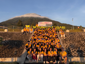 Toddler TK SD SMP SMA PK2T ACTS BINA IMAN SEKOLAH holistic TIRTAMARTA BPK PENABUR KRISTEN JAKARTA SELATAN DEPOK PONDOK INDAH CINERE PENERIMAAN SISWA BARU PESERTA DIDIK 2025 2026 PSB PPDB PENDAFTARAN PENDIDIKAN KARAKTER teknologi bukan batasan GROW BEYOND GREATNESS HOODIE GRATIS Siswa SMP TIRTAMARTA–BPK PENABUR Cinere belajar kasih dan kepedulian sosial di Temanggung, Studi sosial 2025. Daftar PSB segera.