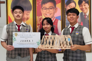 Siswa SMAK TIRTAMARTA Juara 1 Lomba Rancang Jembatan Universitas Bakrie Bukti Belajar Bukan Sekadar Teori Toddler TK SD SMP SMA PK2T ACTS BINA IMAN SEKOLAH holistic TIRTAMARTA BPK PENABUR KRISTEN JAKARTA SELATAN DEPOK PONDOK INDAH CINERE PENERIMAAN SISWA BARU PESERTA DIDIK 2025 2026 PSB PPDB PENDAFTARAN PENDIDIKAN KARAKTER teknologi bukan batasan GROW BEYOND GREATNESS superhero Pintar Itu Penting. Tapi Karakter Menentukan Masa Depan
