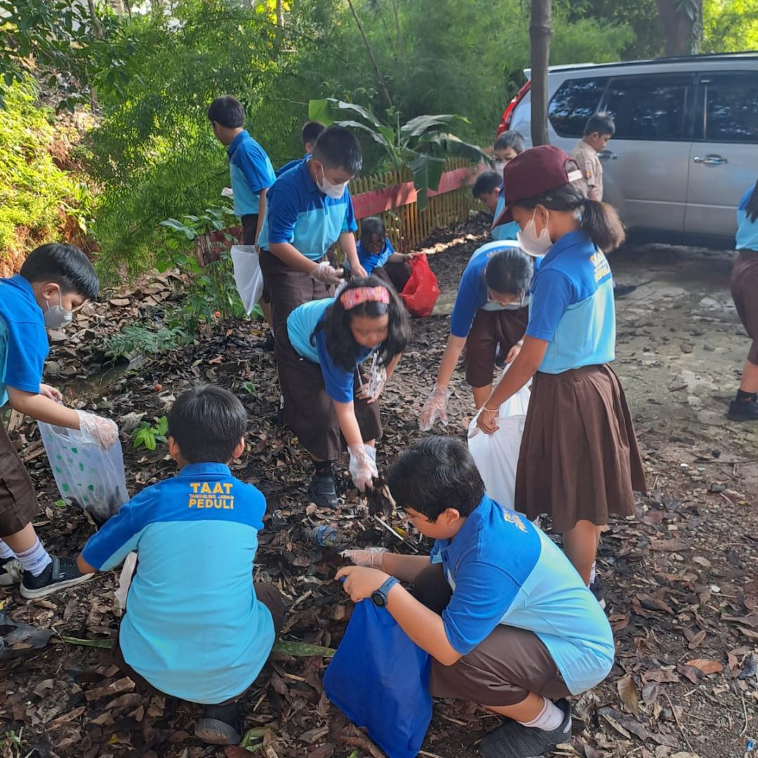 Bersih Lingkunganku PK2T ACTS BINA IMAN SEKOLAH TIRTAMARTA BPK PENABUR KRISTEN JAKARTA SELATAN DEPOK PONDOK INDAH CINERE PENERIMAAN SISWA BARU PESERTA DIDIK 2025 2026 PSB PPDB PENDAFTARAN PENDIDIKAN KARAKTER